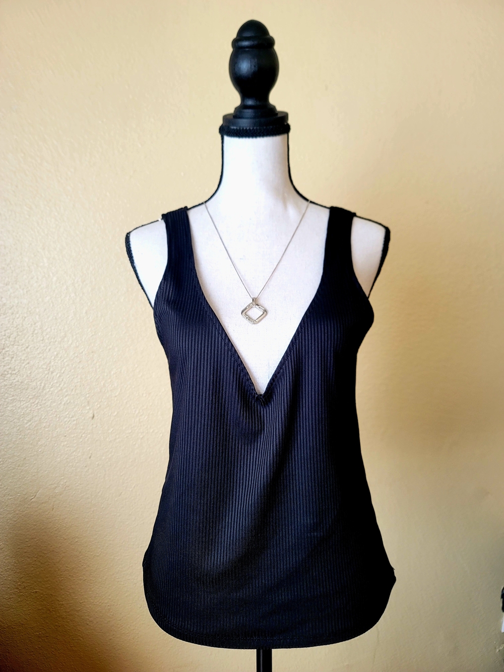ZARA Women's Black Silky Ribbed V-Neck Tank Top Size Medium